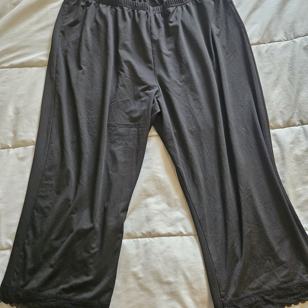 Black Women's Sleep Capri with Lace Trim